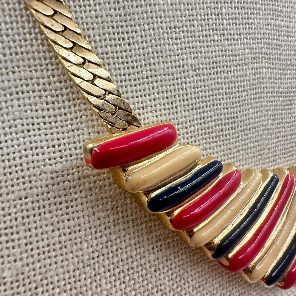 Vintage Y2K Gold Tone Enamel Herringbone Necklace - Classic Women's Jewelry